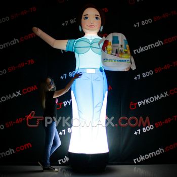 Надувная фигура Девушка с покупками для рекламы магазина