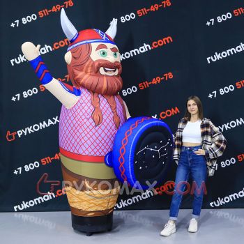 Рекламная машущая фигура Викинг с щитом 2,5м