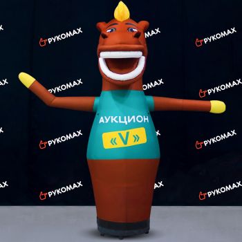 Надувная лошадь с машущей рукой 3м