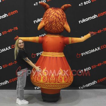 Надувная Коза в платье 2,5м