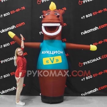 Рекламная фигура Конь с машущей рукой 3м