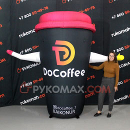 Надувной кофейный стаканчик с машущей рукой - реклама кофе Премиум 2+