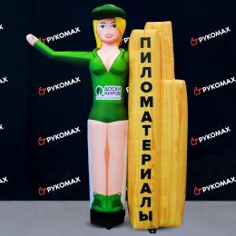 Надувная фигура Девушка с брёвнами для рекламы пиломатериалов